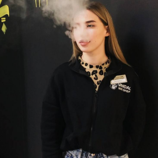 Фірмовий жіночий світшот Vandal Vape у чорному кольорі на замку з принтом спереду