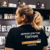 Фірмова чорна жіноча футболка "Шукаю для тебе топчик" з подвійним принтом