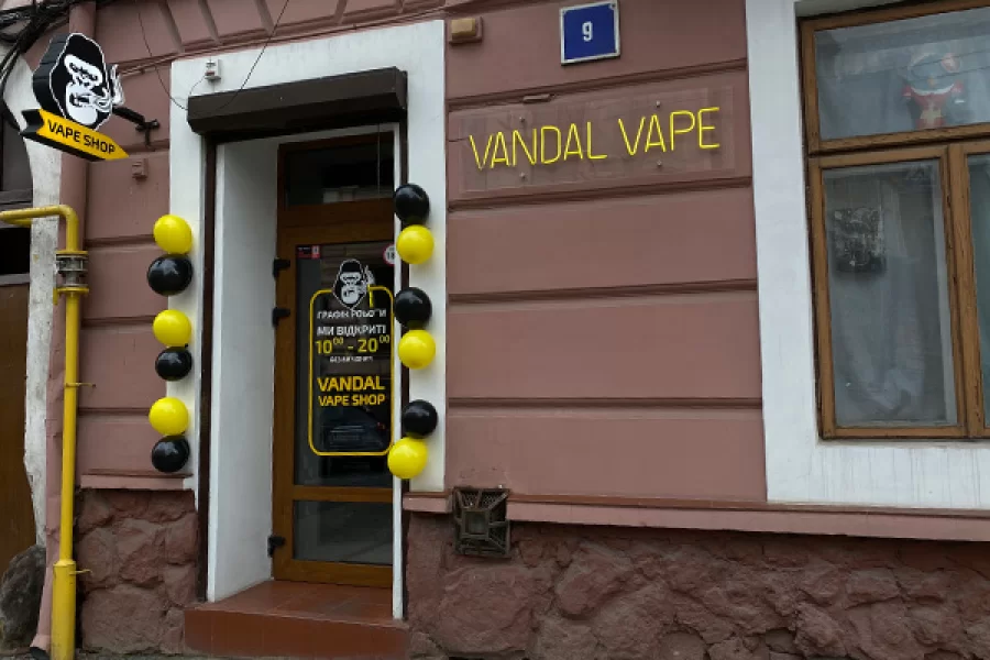 Черновцы, ул. Ивана Франка, 9