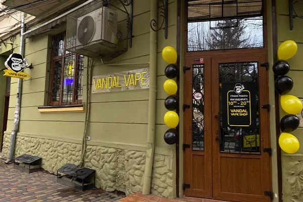 Черновцы, ул. Университетская, 17