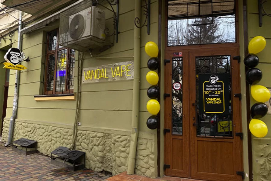 Черновцы, ул. Университетская, 17