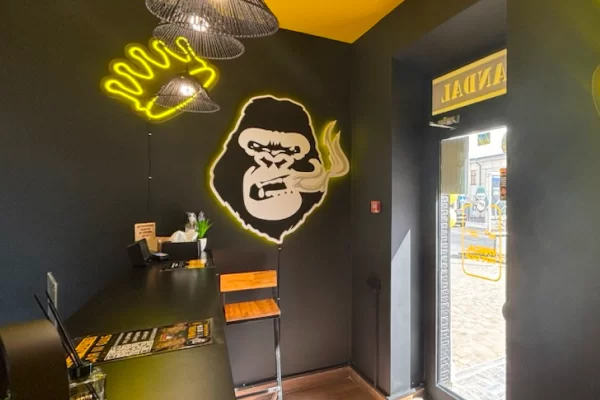 Дрогобыч, пл. Театральная 3