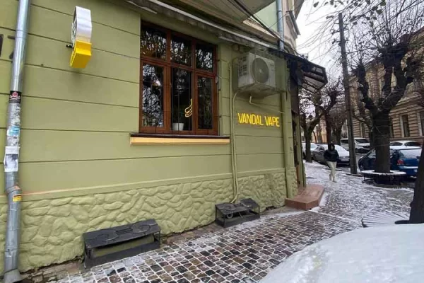 Черновцы, ул. Университетская, 17